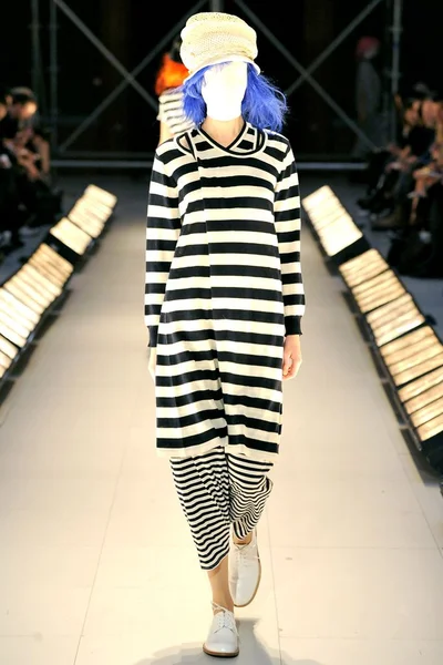 Look 15